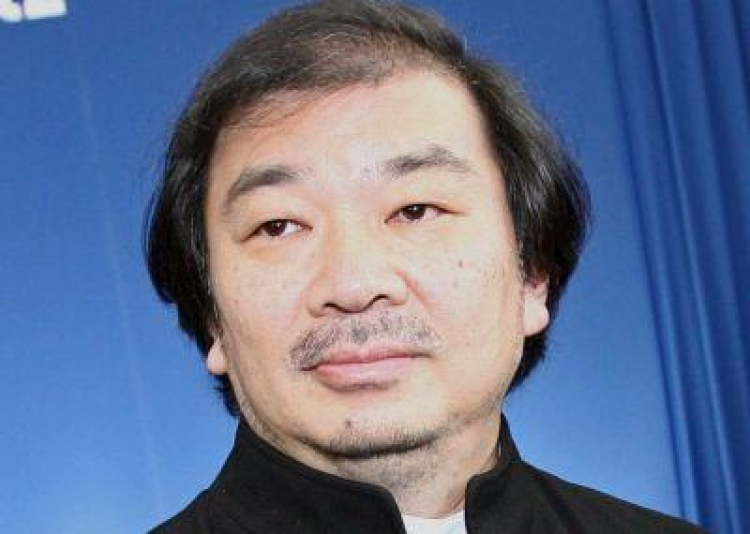 Japoński architekt Shigeru Ban. Fot. PAP/EPA