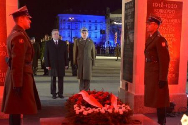 Prezydent Bronisław Komorowski i Szef Sztabu Generalnego WP gen. Mieczysław Gocuł. Fot. PAP/R. Pietruszka 