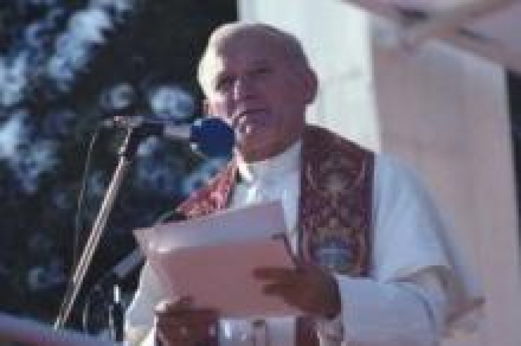 Jan Paweł II podczas mszy na Górze św. Anny. Fot. PAP/W.Rogiński