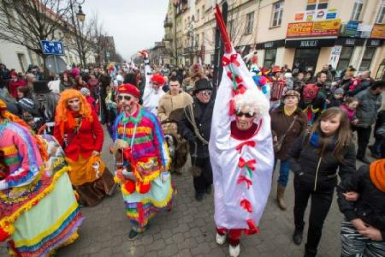 Korowód Grup Zapustnych po raz 25. przeszedł ulicami Włocławka. Fot. PAP/T. Żmijewski