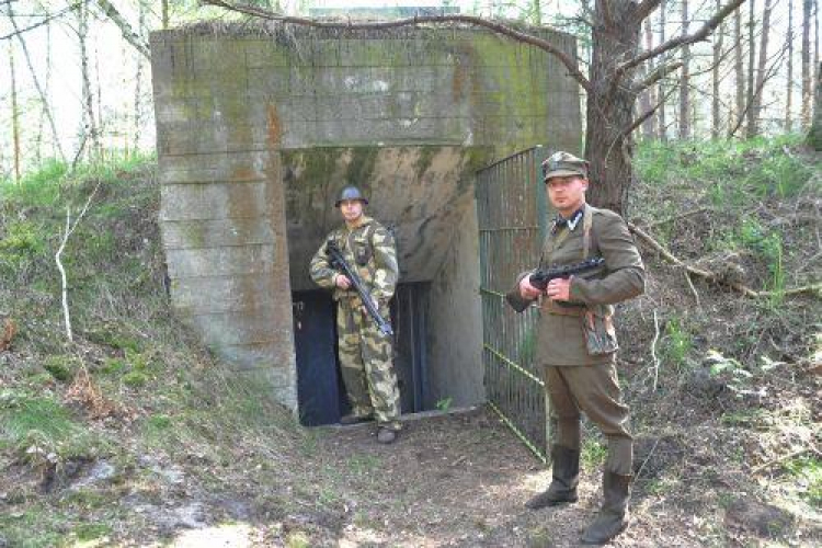 Kompleks podziemnych bunkrów na wyspie Wolin. Fot. PAP/M. Bielecki