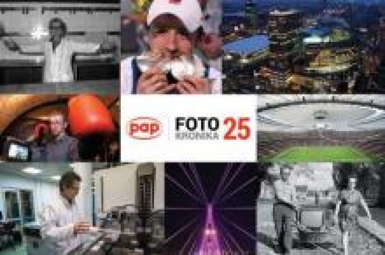 "25 lat polskich przemian. Fotokronika PAP" "25 lat polskich przemian. Fotokronika PAP"