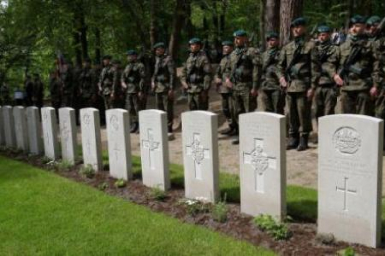 W Markajmach odsłonięto kwaterę jeńców brytyjskich z I wojny światowej. Fot. PAP/T. Waszczuk