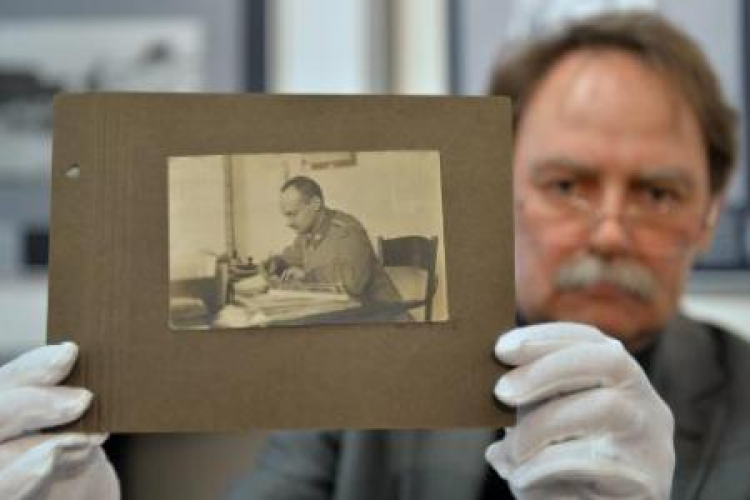 Andrzej Rybicki, kurator wystawy "Legiony Polskie w fotografii". Fot. PAP/J. Bednarczyk Andrzej Rybicki, kurator wystawy "Legiony Polskie w fotografii". Fot. PAP/J. Bednarczyk
