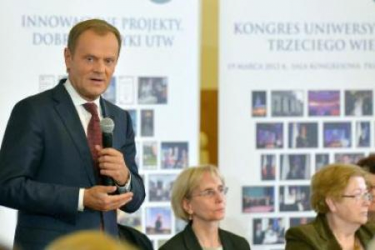 Donald Tuski podczas spotkania ze słuchaczami Uniwersytetu Trzeciego Wieku. Fot. PAP/R.Pietruszka