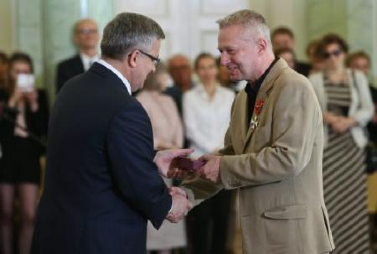 Aktor Bogusław Linda został odznaczony Krzyżem Oficerskim Orderu Odrodzenia Polski. Fot. PAP/R. Guz