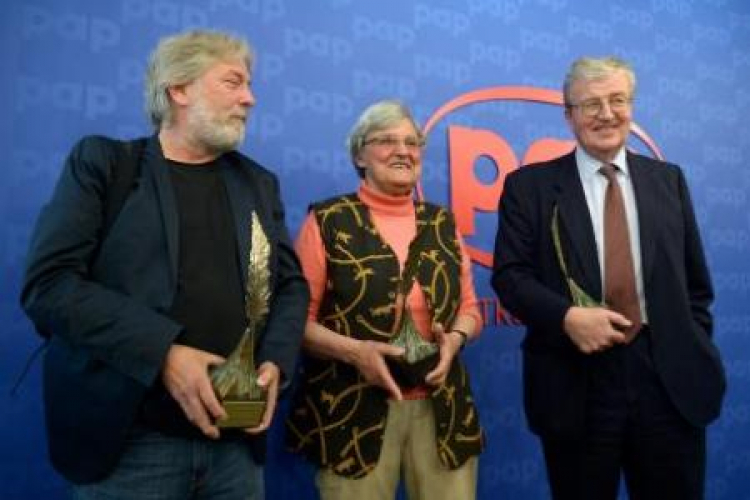 Zdobywcy Piór Wolności, od lewej: Cz. Sokołowski, R. Marsch-Potocka i K. Bobiński. Fot. PAP/R. Pietruszka Zdobywcy Piór Wolności, od lewej: Cz. Sokołowski, R. Marsch-Potocka i K. Bobiński. Fot. PAP/R. Pietruszka