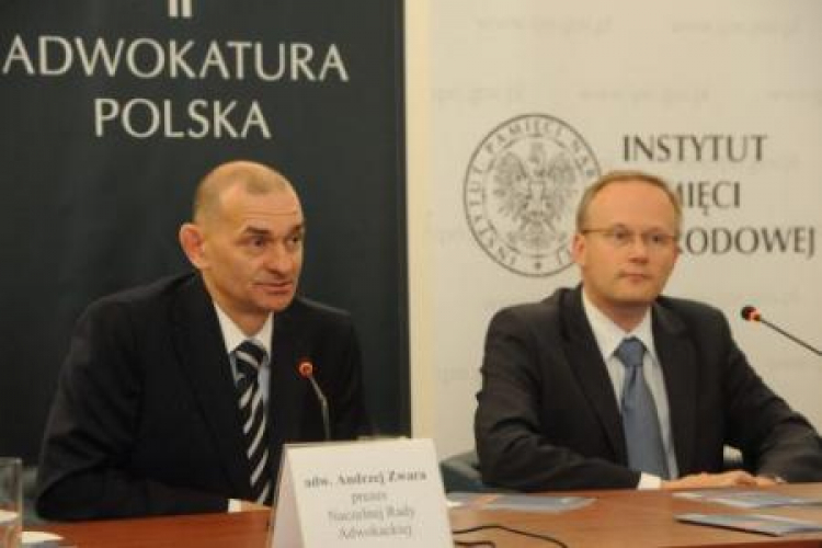 Prezes IPN Łukasz Kamiński oraz prezes Naczelnej Rady Adwokackiej Andrzeja Zwara. Fot. PAP/G. Jakubowski 