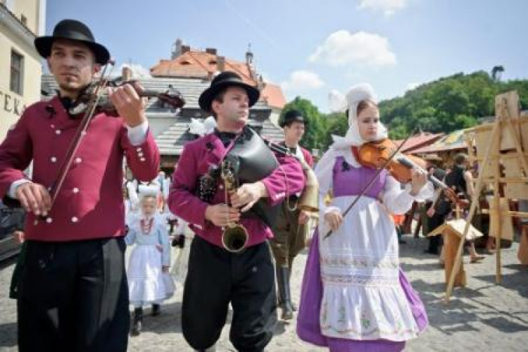 Festiwal Kapel i Śpiewaków Ludowych. Kazimierz Dolny, 29.06.2012. Fot. PAP/W. Pacewicz