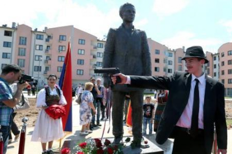 Odsłonięcie pomnika Gavrilo Principa w serbskiej części Sarajewa. Fot. PAP/EPA