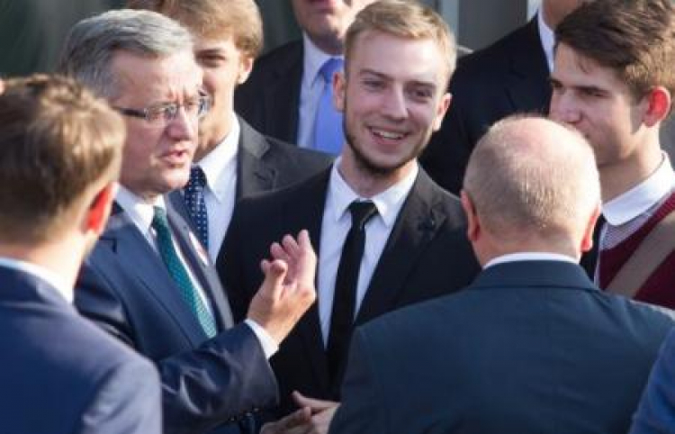 Prezydent Bronisław Komorowski podczas spotkania z młodzieżą w Muzeum Śląskim w Katowicach. Fot. PAP/A. Grygiel Prezydent Bronisław Komorowski podczas spotkania z młodzieżą w Muzeum Śląskim w Katowicach. Fot. PAP/A. Grygiel