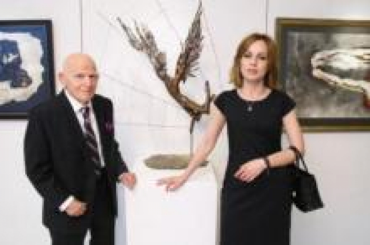 Lubomir Tomaszewski i Katarzyna Rij, komisarz wystawy i wiceprezes Fundacji „Ćmielów Miasto Porcelany” Lubomir Tomaszewski i Katarzyna Rij, komisarz wystawy i wiceprezes Fundacji „Ćmielów Miasto Porcelany”