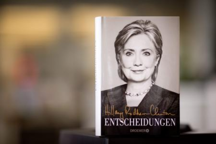 Okładka książki "Hard Choices" Hillary Clinton. Fot. PAP/Epa