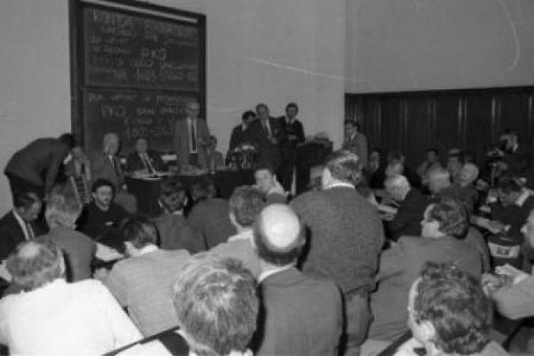 Obrady Komitetu Obywatelskiego Solidarność, przygotowania do wyborów parlamentarnych w 1989 r. Fot. PAP/J. Bogacz Obrady Komitetu Obywatelskiego Solidarność, przygotowania do wyborów parlamentarnych w 1989 r. Fot. PAP/J. Bogacz