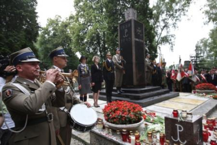 Uroczystość pod pomnikiem Gloria Victis. Fot. PAP/R. Guz