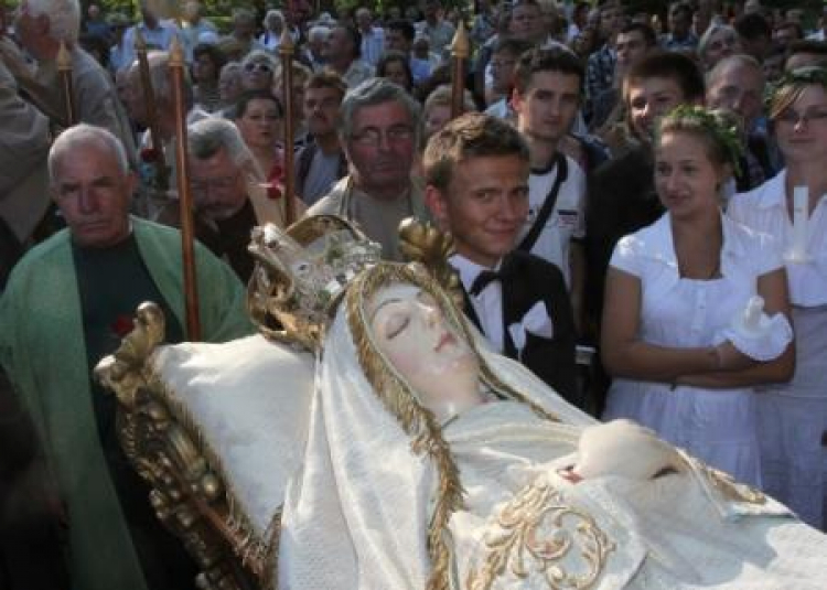 Kalwaria Zebrzydowska - uroczysta procesja pogrzebowa Matki Bożej. Fot. PAP/J. Bednarczyk 