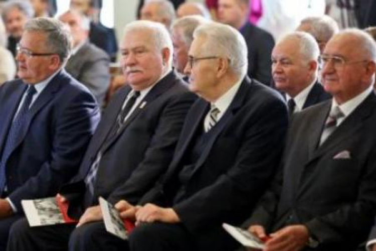 Bronisław Komorowski, Lech Wałęsa, Roman Malinowski i Jerzy Jóźwiak na spotkaniu w Pałacu Prezydenckim. Fot. PAP/R. Guz