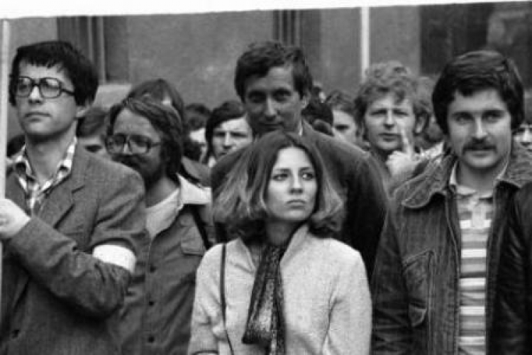 Władysław Frasyniuk (P) na marszu przeciw przetrzymywaniu więźniów politycznych. Maj 1981 r. Fot. PAP/CAF/A. Hawałej