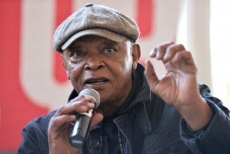 Muzyk Hugh Masekela na konferencji prasowej przed 10. edycją Festiwalu Skrzyżowanie Kultur. Fot. PAP/M. Obara