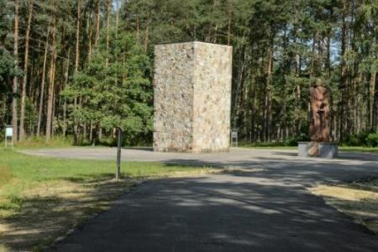 Pomnik na terenie Muzeum Byłego Obozu Zagłady w Sobiborze. Fot. PAP/W. Pacewicz