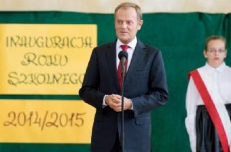 Donald Tusk na inauguracji roku szkolnego w Ostrowcu Świętokrzyskim. Fot. PAP/G. Michałowski