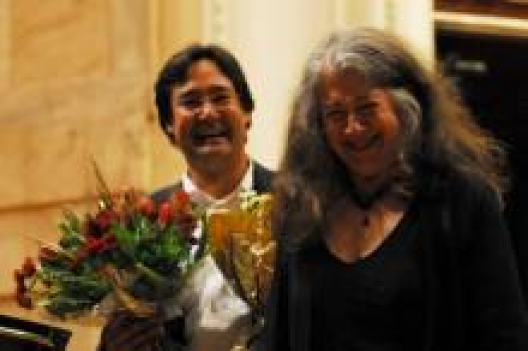 Martha Argerich i pianista Rico Gulda. Warszawa, 2006.08.19. Fot. PAP/A. Rybczyński