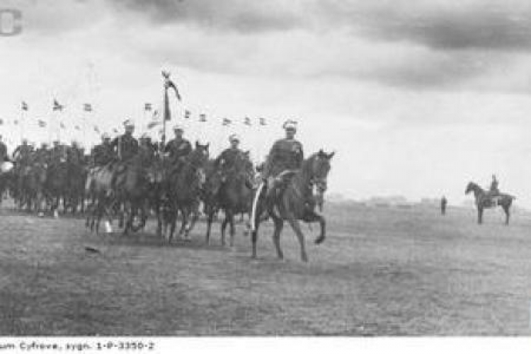 Uroczystości w rocznicę Bitwy Warszawskiej w 1924 r. Źródło: NAC