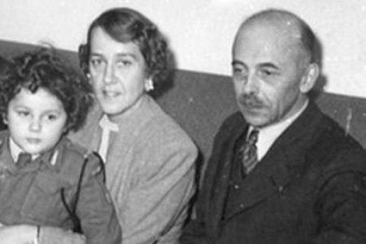 Gen. Tadeusz Bór-Komorowski, jego żona Irena i syn Adam. Londyn, 1945 r. Fot. NAC