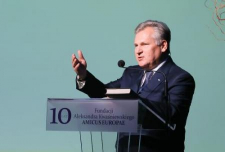 Były prezydent Aleksander Kwaśniewski podczas Konferencji Jubileuszowej. Fot. PAP/P. Supernak