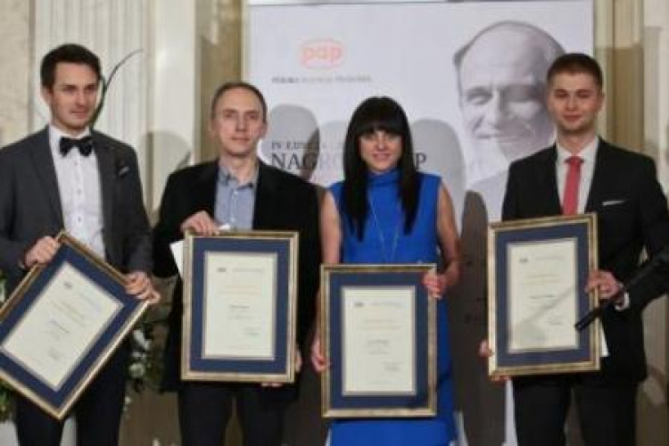 Laureaci Nagrody PAP im. Kapuścińskiego: Jakub Szymczuk, Michał Matys, Anna Dudzińska, Łukasz Kowalski. Fot. PAP/R. Guz