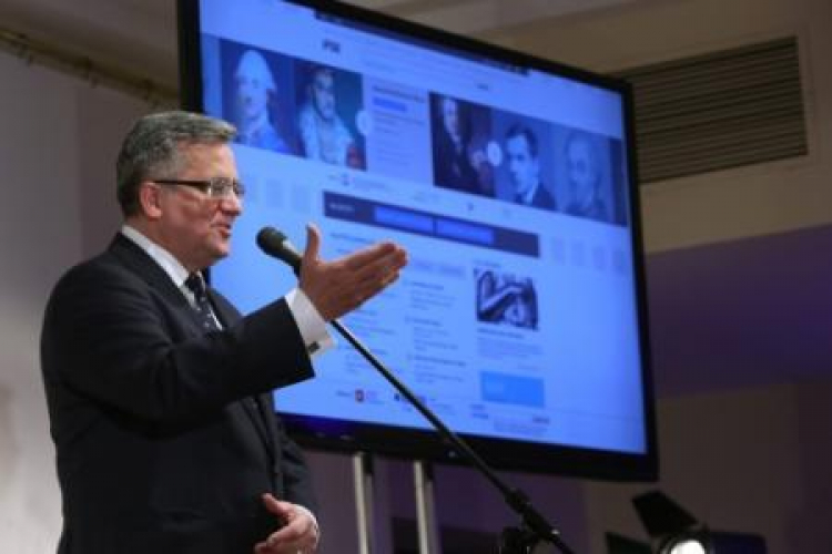 Prezydent Bronisław Komorowski podczas inauguracji Internetowego Polskiego Słownika Biograficznego. Fot. PAP/T. Gzell