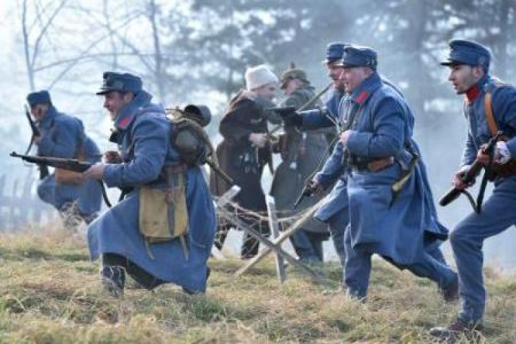 Rekonstrukcja bitwy pod Limanową w ramach uroczystości z okazji 100-lecia batalii. Fot. PAP/J. Bednarczyk