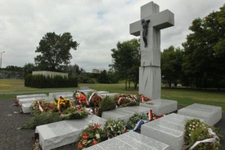 Pomnik ofiar zbrodni UPA na Skwerze Wołyńskim w Warszawie. Fot. PAP/R. Pietruszka