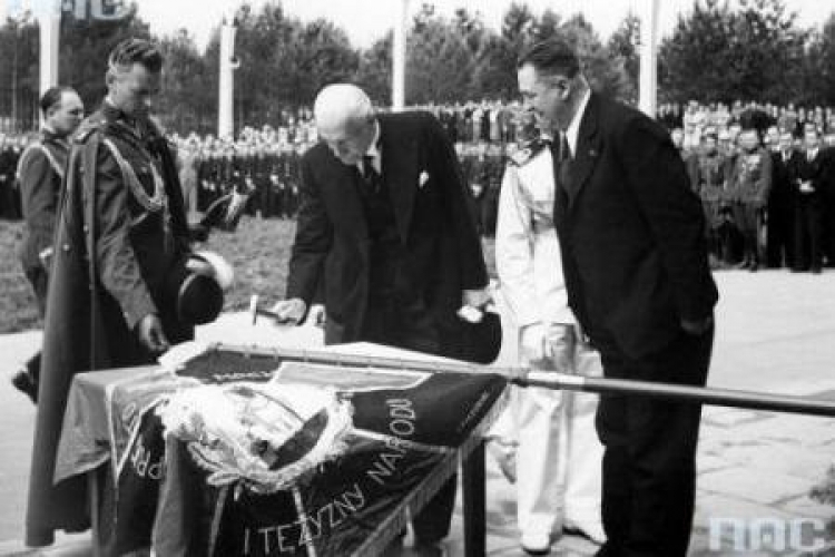 Prezydent Ignacy Mościcki (3P). Uroczystość poświęcenia Zakładów Południowych w Stalowej Woli. Czerwiec 1939 r. Fot. NAC