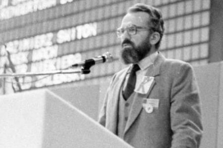 Kazimierz Świtoń przemawia na I Krajowym Zjeździe Delegatów NSZZ „S” w Gdańsku. X 1981 r. Fot. PAP/CAF/S. Kraszewski