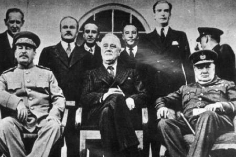 Teherańska Konferencja 1943 r. Od lewej: Józef Stalin, Franklin D. Roosevelt i Winston Churchill. Fot. PAP/CAF/Archiwum
