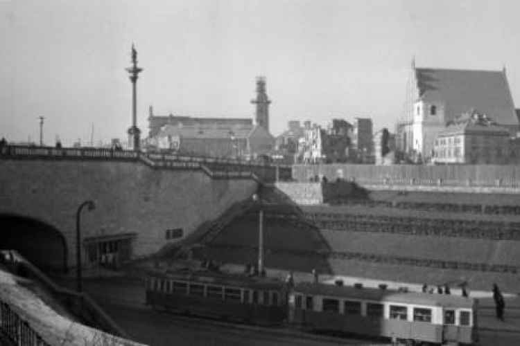 Warszawa 1951. Tunel Trasy W-Z pod placem Zamkowym. Fot. PAP/CAF