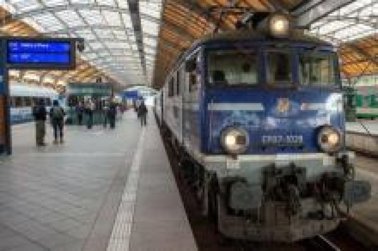 Ostatni pociąg PKP relacji Wrocław-Berlin-Hamburg odjeżdża z dworca Wrocław Główny. 12.12.2014. Fot. PAP/M. Kulczyński Ostatni pociąg PKP relacji Wrocław-Berlin-Hamburg odjeżdża z dworca Wrocław Główny. 12.12.2014. Fot. PAP/M. Kulczyński