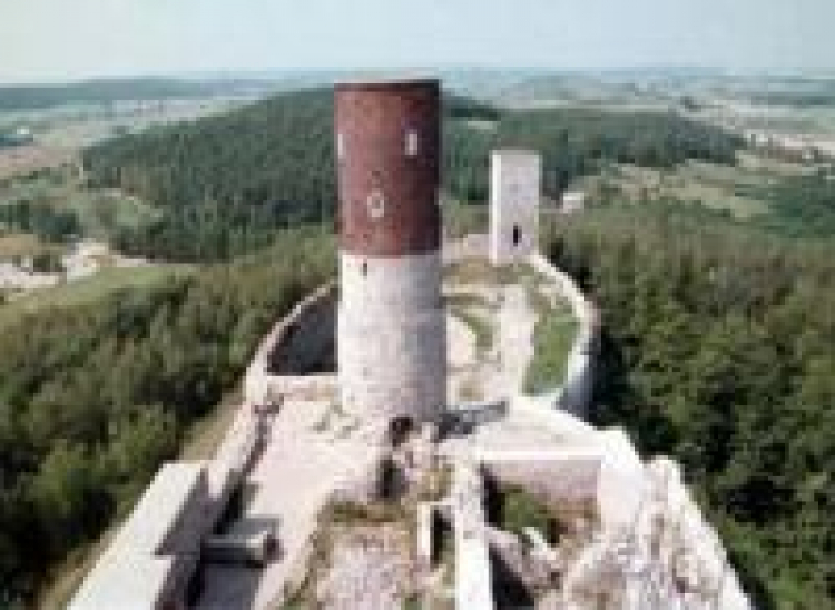 Ruiny zamku w Chęcinach w 2001 r. Fot. PAP/P. Polak