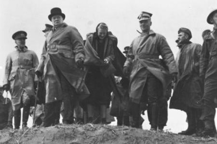 W. Churchill i W. Sikorski  wizytują polskie oddziały w Szkocji - maj 1940 r. Fot. PAP/ CAF.