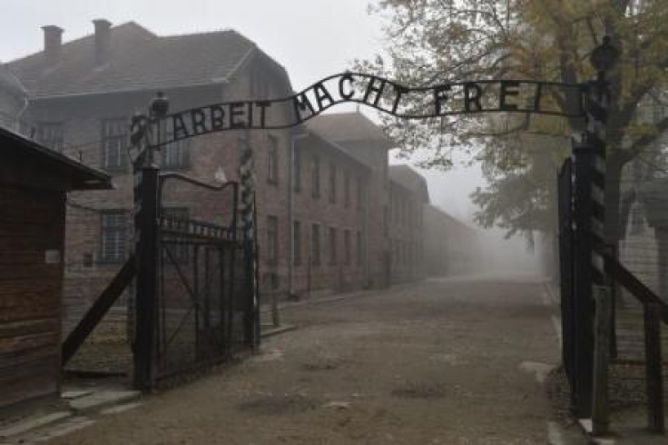 Teren byłego niemieckiego obozu zagłady KL Auschwitz. Fot. PAP/J. Bednarczyk