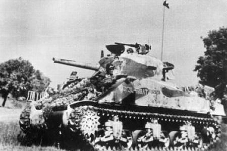 Czołg M4 Sherman z Samodzielnej 2 Brygady Pancernej. Źródło: NAC