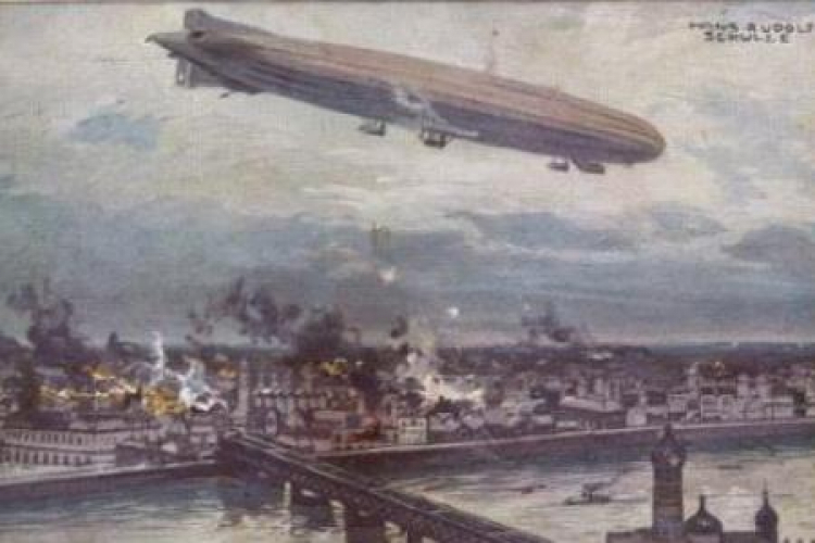 Pocztówka przedstawiająca bombardowanie Warszawy przez niemiecki zeppelin podczas I wojny światowej
