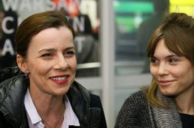 Odtwórczynie głównych ról w filmie "Ida", Agata Kulesza oraz Paulina Trzebuchowska. Fot. PAP/P. Supernak