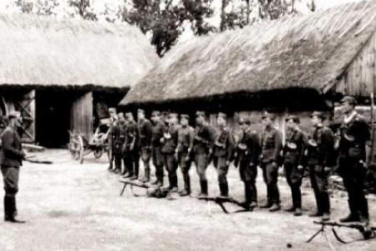 Żołnierze 3. Brygady Wileńskiej NZW por. Romualda Rajsa „Burego”. Białostocczyzna, wrzesień 1945 r. Fot. IPN