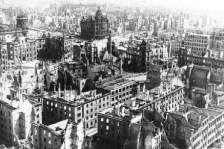 Drezno po masowych nalotach bombowych. 1945 r. Fot. Wikimedia Commons/Bundesarchiv