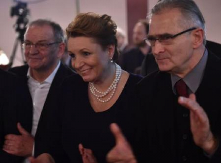 Minister M. Omilanowska, J. Fedorowicz i O. Łukaszewicz w Narodowym Starym Teatrze. Fot. PAP/R. Pietruszka 