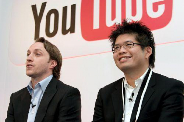 Chad Hurley (L) i Steve Chen - współzałożyciele serwisu YouTube. Fot. PAP/EPA