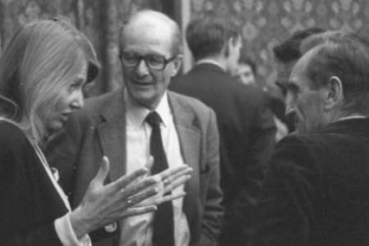 Posiedzenie Rady Ministrów. Od lewej: M. Niezabitowska, J. Regulski i H. Samsonowicz. 10.1990. Fot. PAP/D. Kwiatkowski