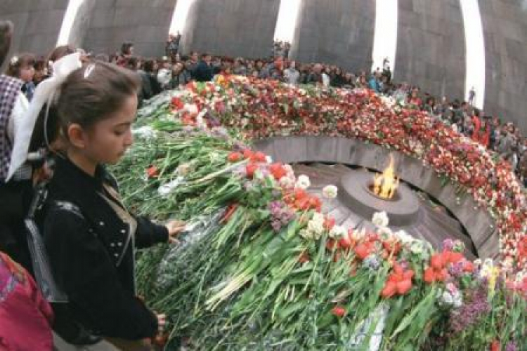 Pomnik Cycernakaberd w Erywaniu upamiętniający ofiary Ludobójstwa Ormian. Fot. Hrair Hawk Khatcherian